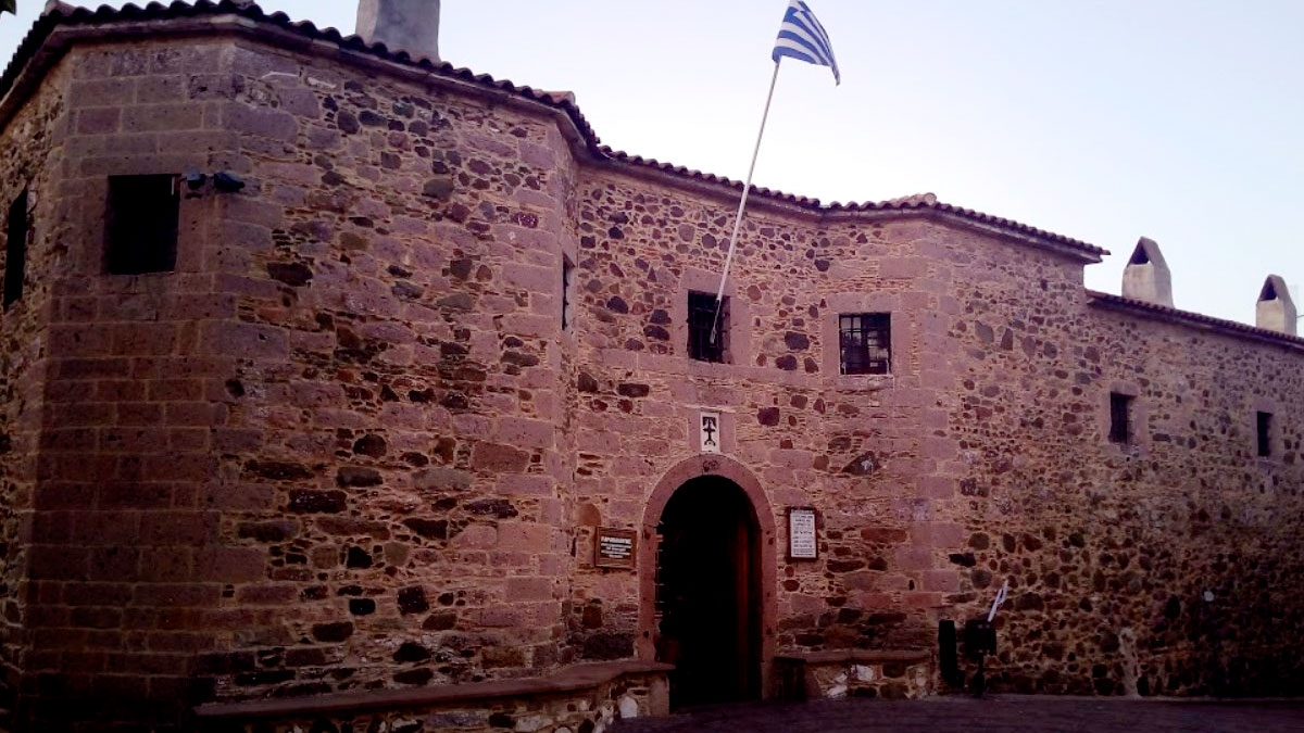 &Iota;&epsilon;&rho;ό&sigmaf; &Nu;&alpha;ό&sigmaf; &tau;&omicron;&upsilon; &Tau;&alpha;&xi;&iota;ά&rho;&chi;&omicron;&upsilon; &Mu;&iota;&chi;&alpha;ή&lambda; &Mu;&alpha;&nu;&tau;&alpha;&mu;ά&delta;&omicron;&upsilon; (&Lambda;έ&sigma;&beta;&omicron;&upsilon;)